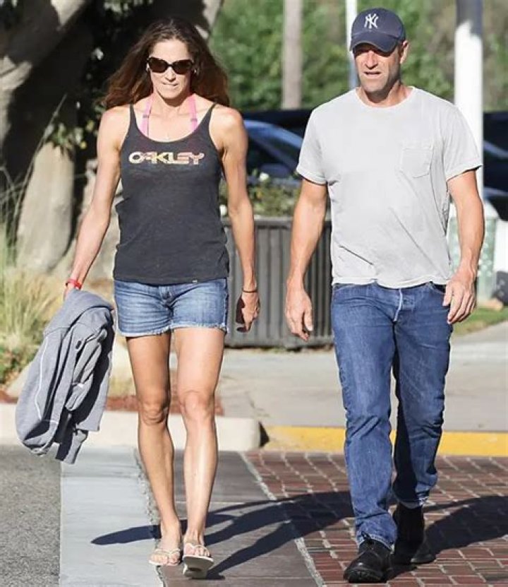 Aaron Eckhart Wife: Discovering the Life, Love, and Legacy