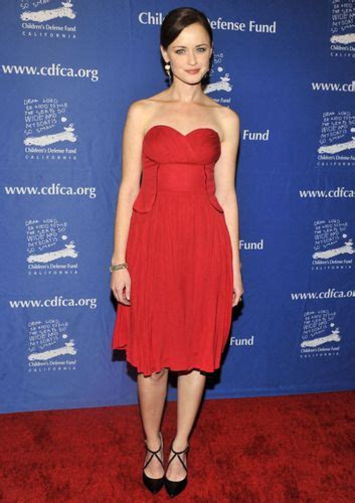 Alexis Bledel Height & Weight: Unveiling the Star's Stats