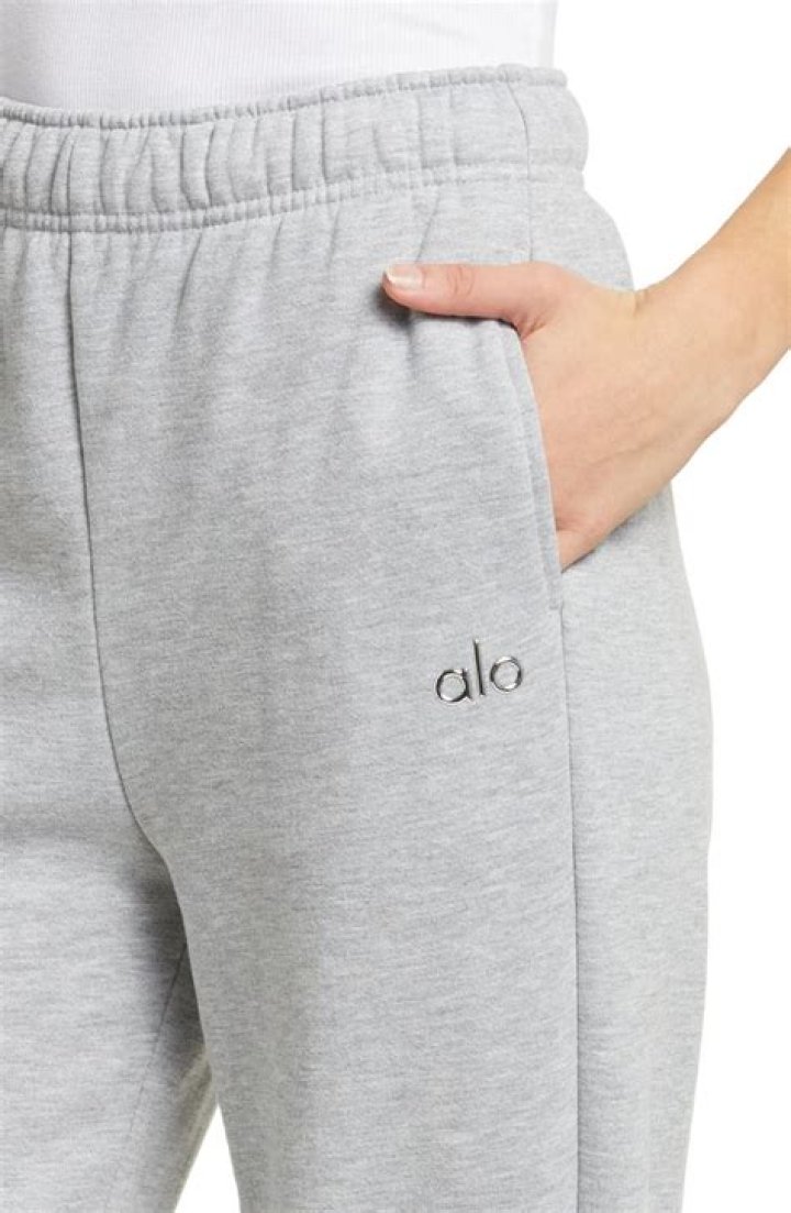Alo Sweatpants: The Perfect Blend of Style and Comfort