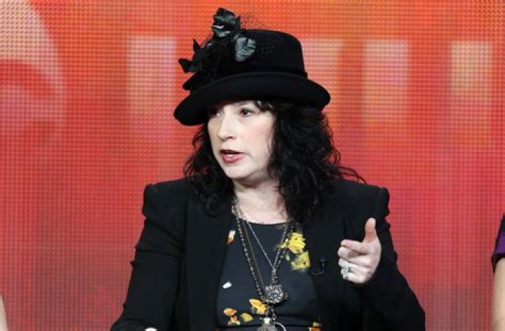 Amy Sherman-Palladino's Hilarious & Heartfelt Shows: A Guide