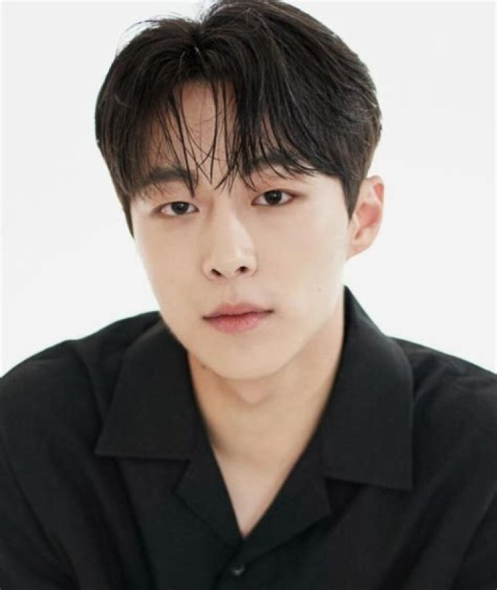 Bae In-Hyuk: The Rising Star in the Entertainment Industry