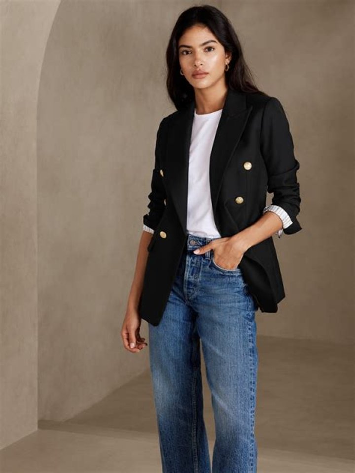 Discovering the Timeless Elegance of Banana Republic Blazers