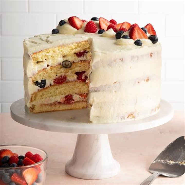 Delicious Berry Chantilly Cake Recipe: A Guide to Perfecting this Popular Dessert