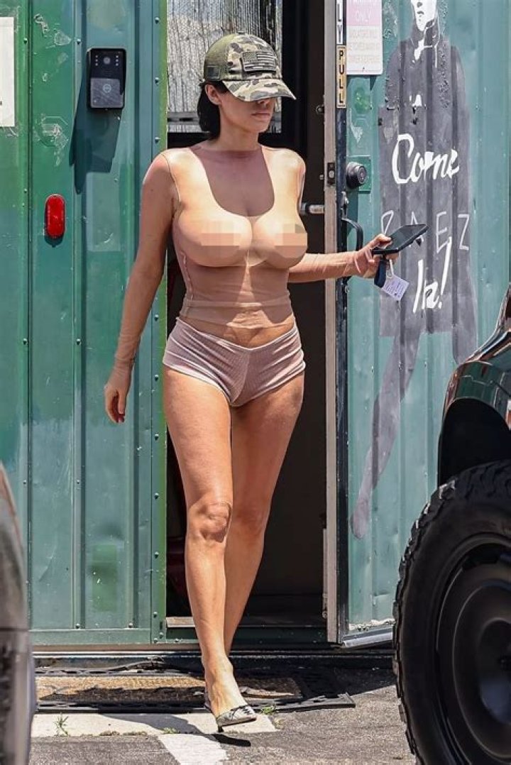 Bianca Censori Boobs Fake: Unveiling the Truth Behind the Controversy