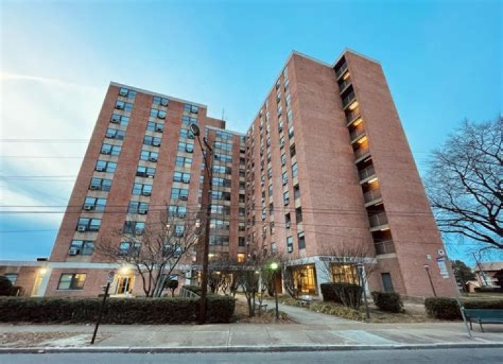 Bretty Gilpin: The Rising Star in the Entertainment Industry