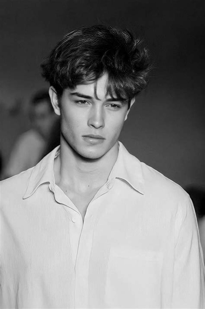 The Allure of Chico Lachowski: Unveiling the Male Model's Enthralling Beauty