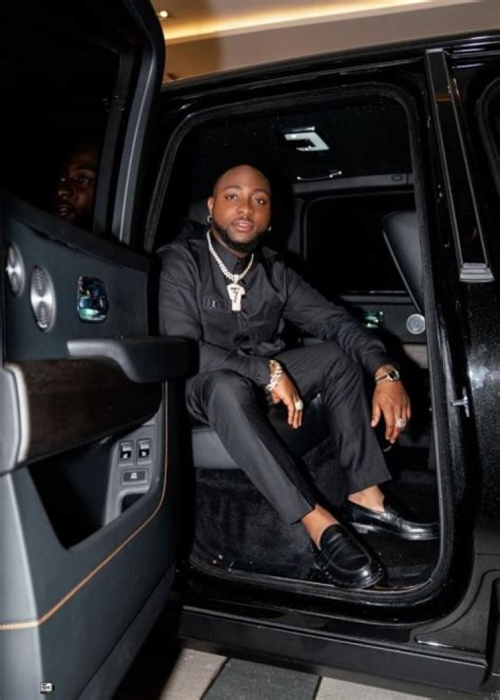 Davido's Height & Weight: Unveiled!