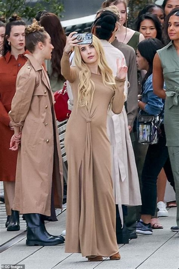 Emma Roberts Nude: A Comprehensive Exploration of Her Career and Artistic Choices