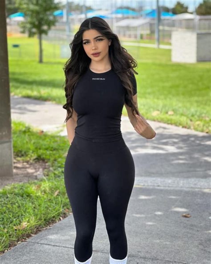 Erome Aishah Sofey: A Rising Star in the Digital World