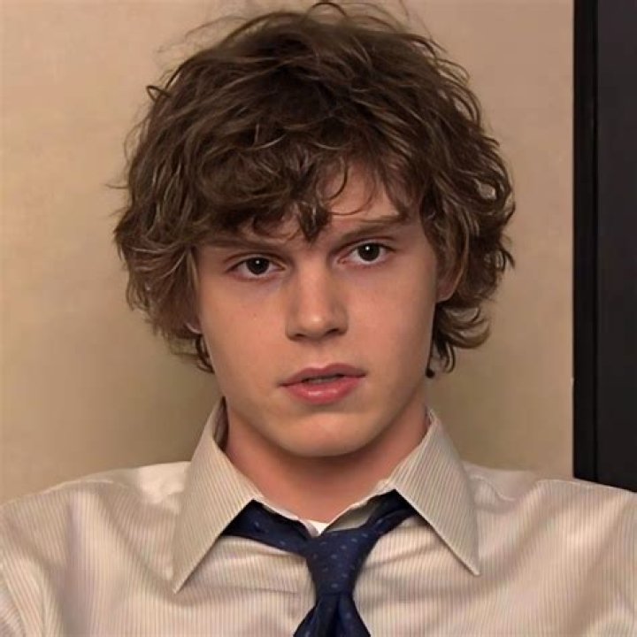 Evan Peters: Exclusive Insights & News