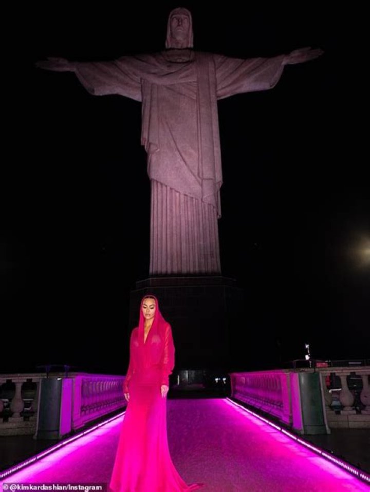 Exploring the Fascinating Kim Kardashian Statue in Pennsylvania