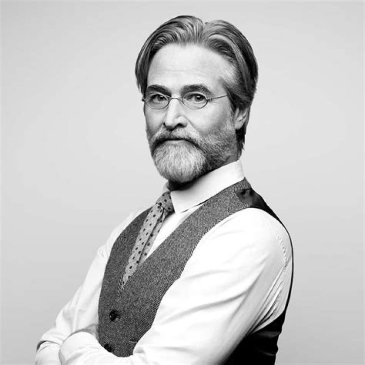 The World of Famous Hairstylists: Celebrating Talent, Creativity, and Iconic Styles