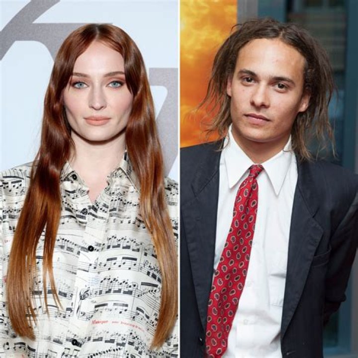 Frank Dillane's Wife: Everything You Need to Know
