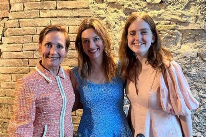 Laurie Metcalf's Biological Children: The Complete Count