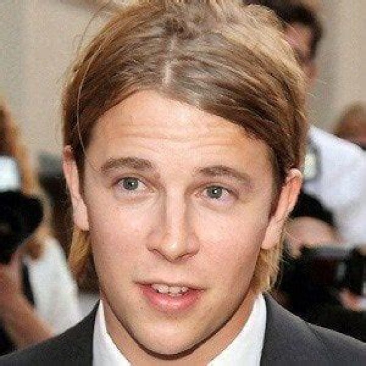 How Old is Tom Odell: A Comprehensive Guide to the Singer's Life, Career, and Impact