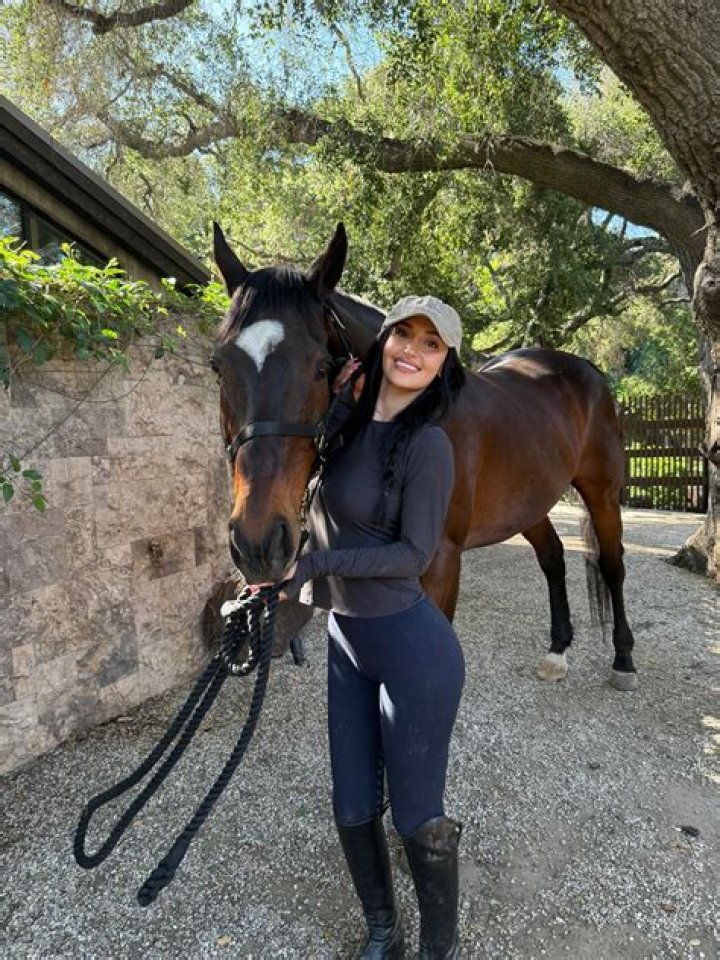 How Tall is Leah Kate? Exploring the Height and Biography of the Rising Star