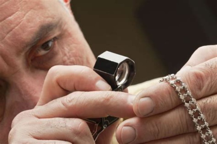 Master the Art: A Comprehensive Guide to Becoming a Jewelry Appraiser