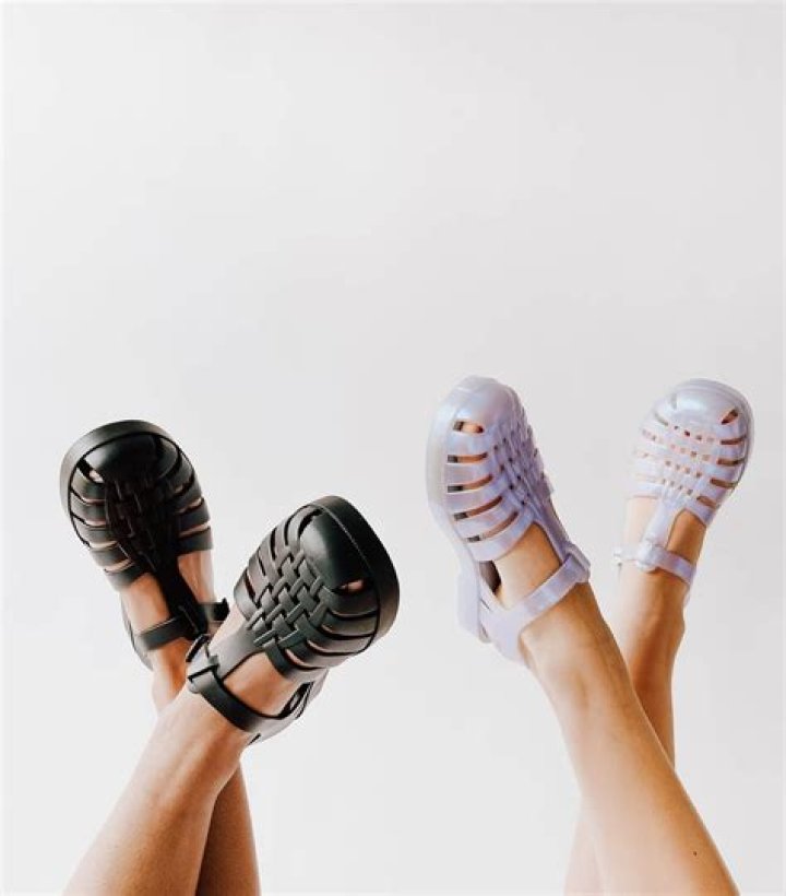 The Ultimate Guide to Jelly Sandals: Fashion, Comfort, and Versatility