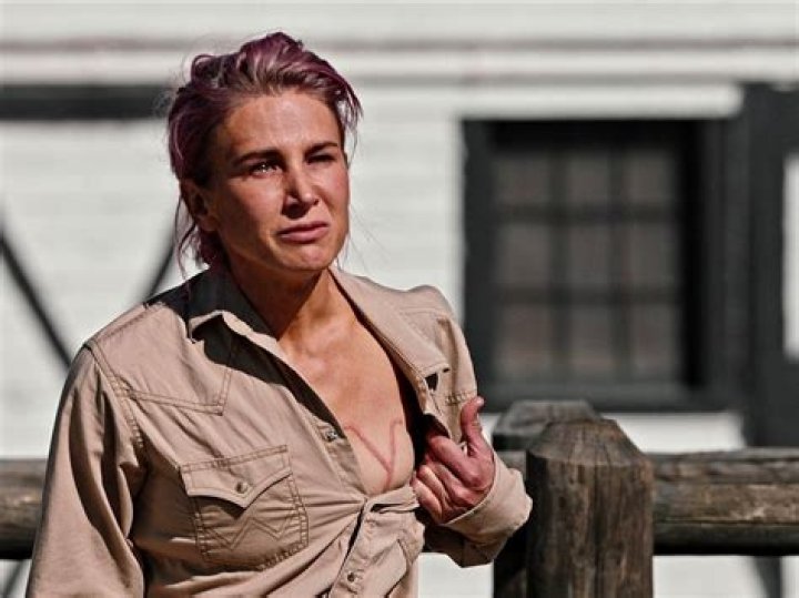 Exploring the Artistic Expression of Jennifer Landon in Nude Art