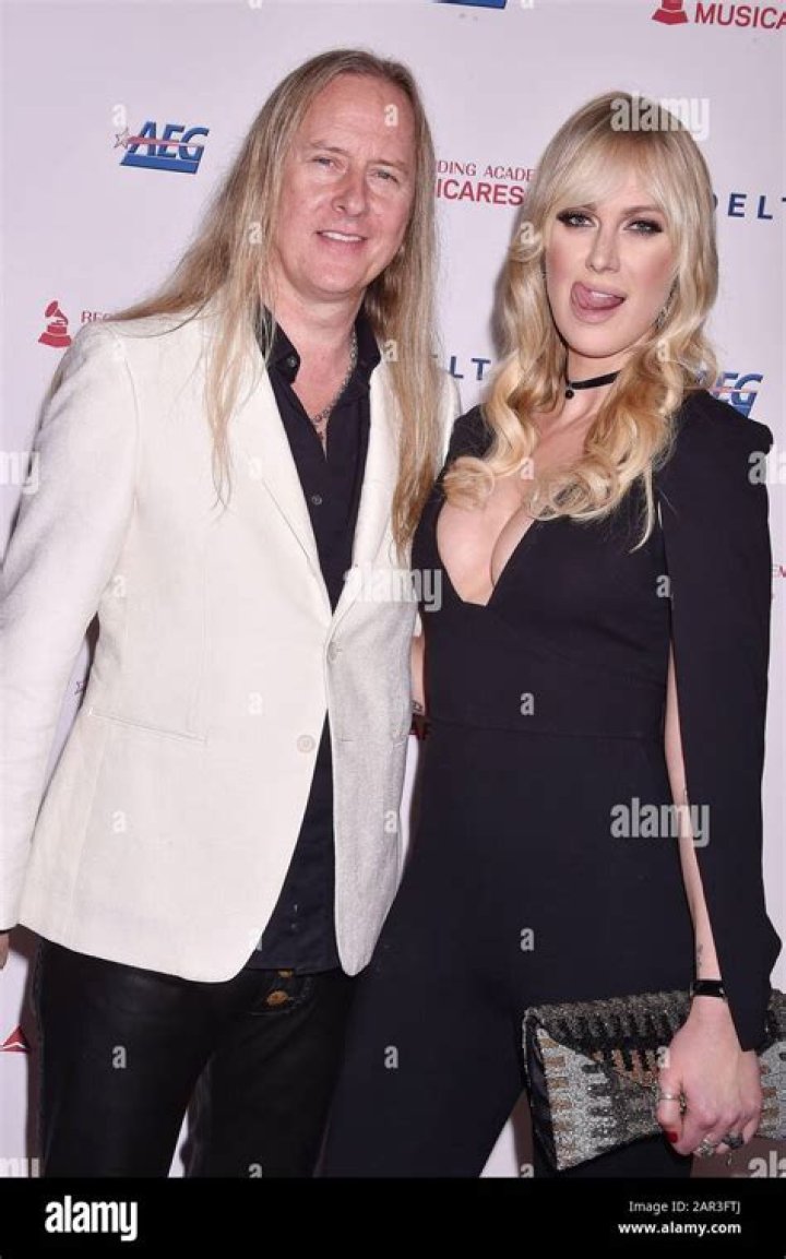 Jerry Cantrell's Wife: Unveiling the Mystery!