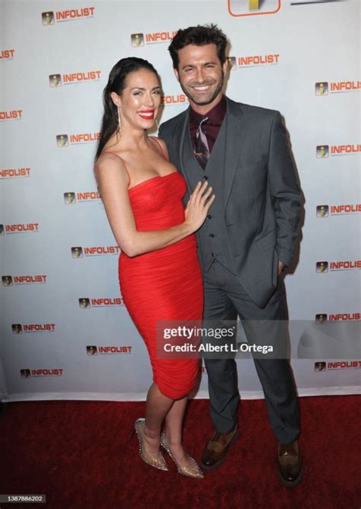 Jonathan Stoddard's Wife Taylor Watson: Their Love Story!