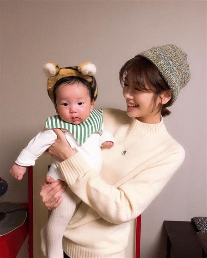 Unveiling the Life of Jung So-min's Daughter: A Glimpse into Their World