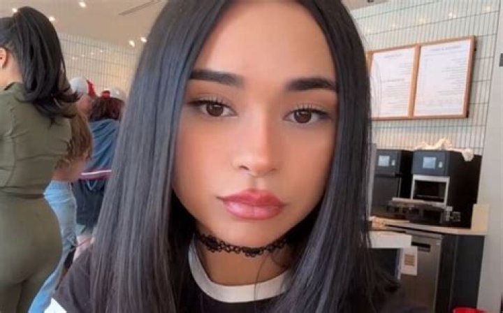 Layla Sohna Erome: A Rising Star in the Modeling Industry