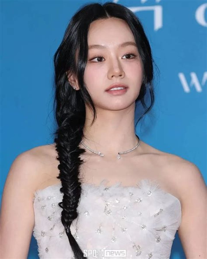 Lee Hyeri: A Comprehensive Guide to Her Life, Career, and Achievements