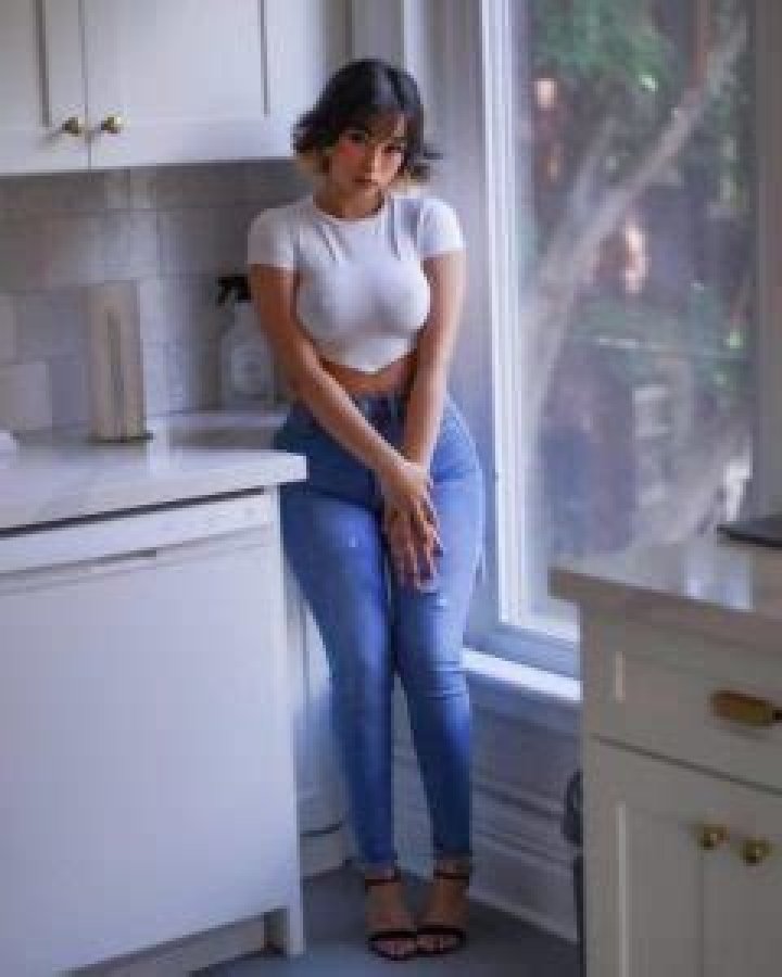 Leha Sohna Erome: The Rising Star Redefining the Entertainment Industry