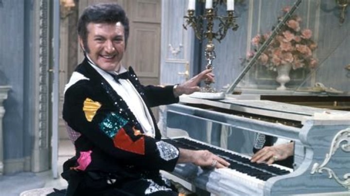 Riches and Fame: Liberace Net Worth and Life Story