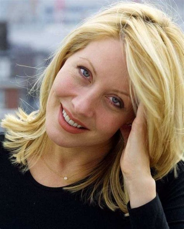 Linda Kozlowski: Stunning Style and Career Highlights