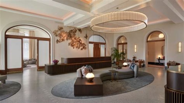 Mandarin Oriental L'Emporium: A Luxurious Urban Retreat in Bangkok