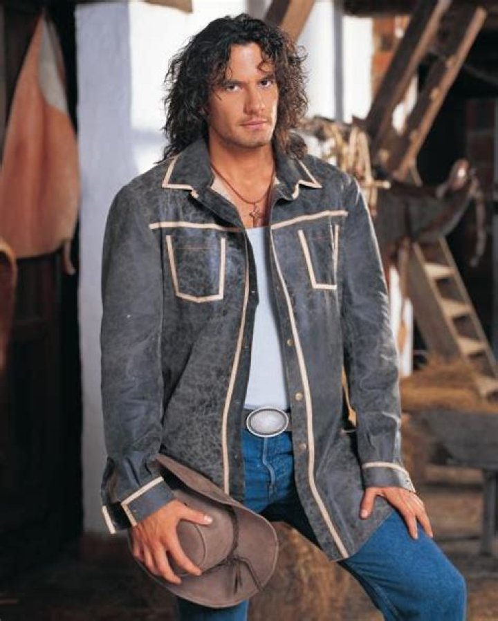 Mario Cimarro: A Comprehensive Guide to the Renowned Actor's Life and Career