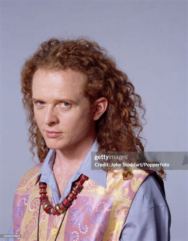 Mick Hucknall: The Voice Behind Simply Red and His Remarkable Journey
