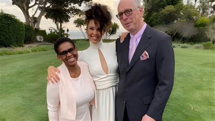 Nara Smith's Parents: Unveiling the Story