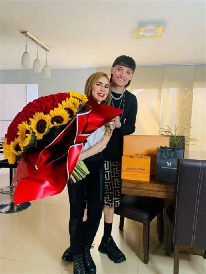 Peso Plumas Mother: Unveiling the Remarkable Story and Contributions