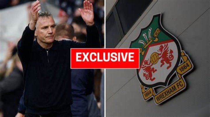 Phil Parkinson's Daughter Makes Wrexham Debut