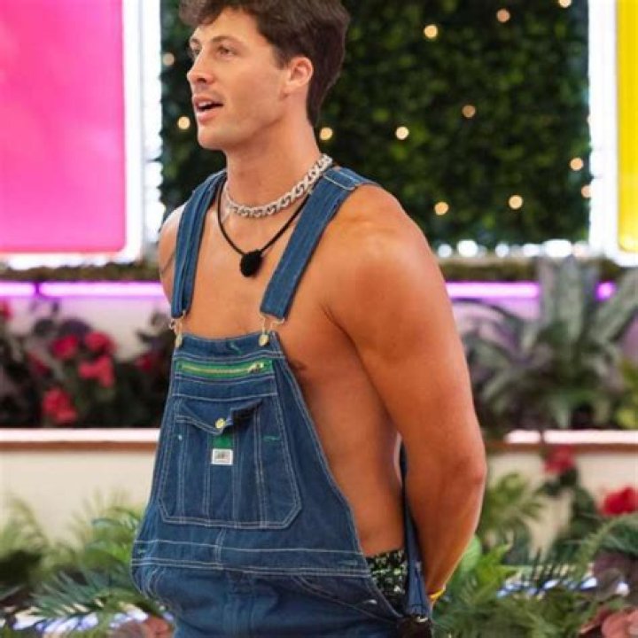 Rob Love Island Overalls: A Comprehensive Guide to Style, Popularity, and Sustainability
