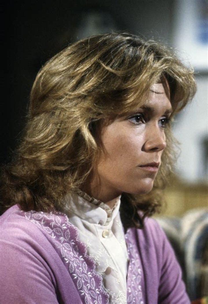 Robin Dearden Young: Unveiling the Rising Star