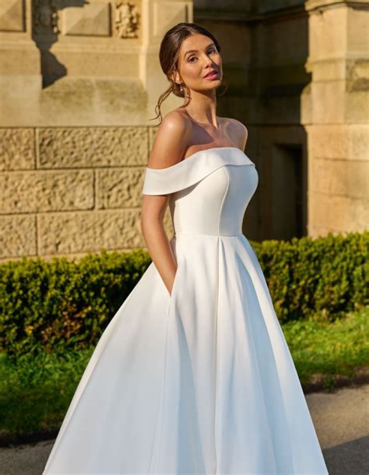 Royal Off the Shoulder Wedding Dress: A Timeless Elegance for Your Special Day