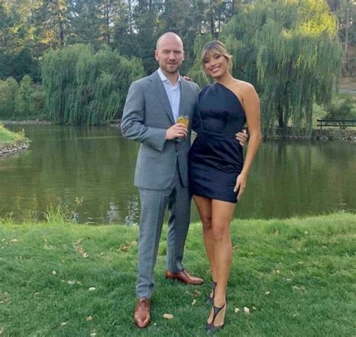 Unveiling the True Stature: Sean Evans' Imposing Height