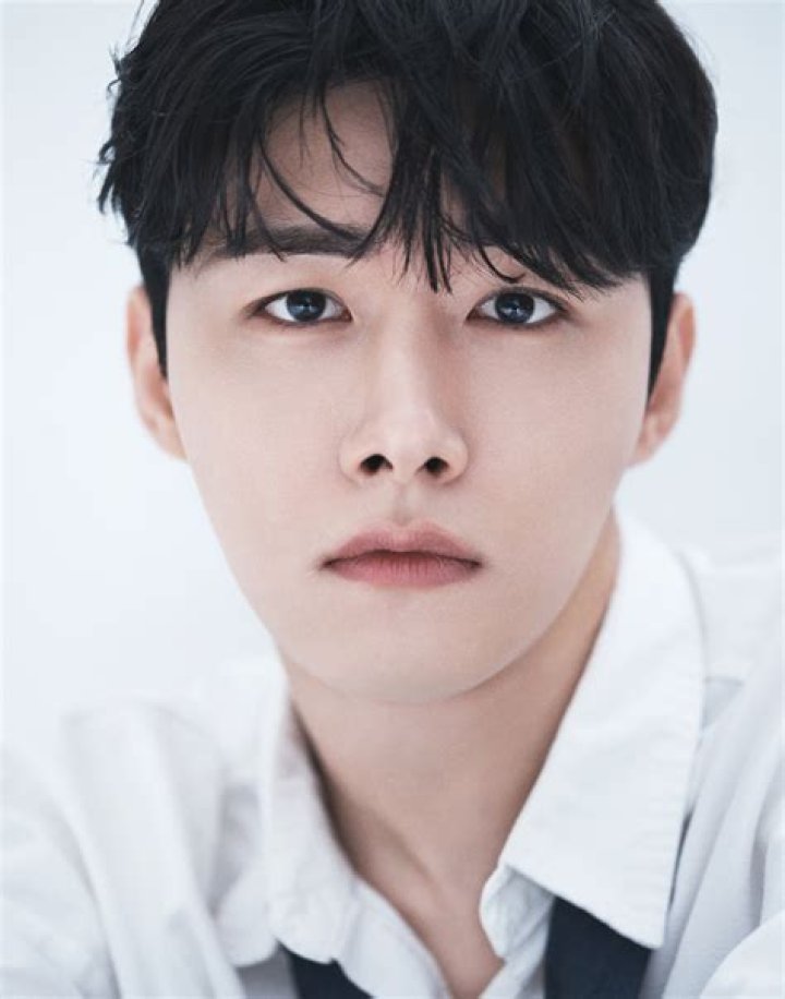 Exploring the Life and Career of Seo Ji-Hoon