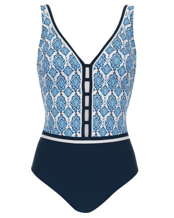 Shapewear Beachwear: The Ultimate Guide to Flattering Beach Fashion