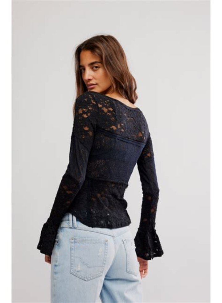 Discovering the Perfect Size XL Women's Long Sleeve Free People Blouse