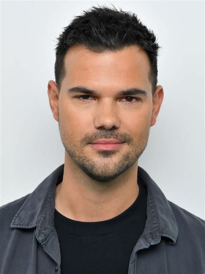 Taylor Lautner: Latest News & Updates!