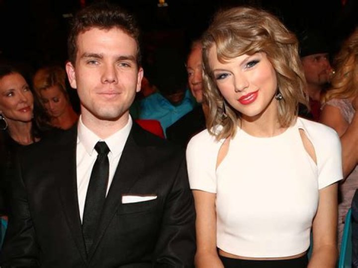 Taylor Swift's Brothers: Names &amp; Facts