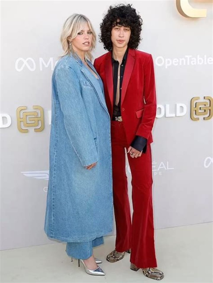 Towa Bird Height: Unveiling the Majestic Wingspan of Nature's Wonder