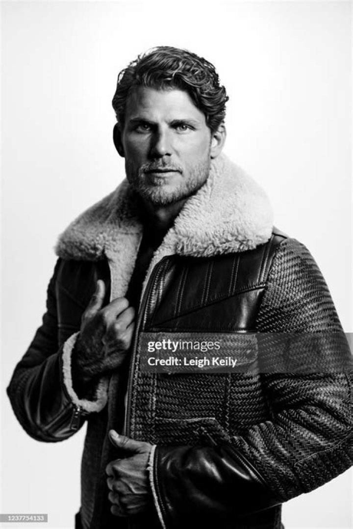 The Ultimate Guide to Travis Van Winkle: A Hollywood Heartthrob