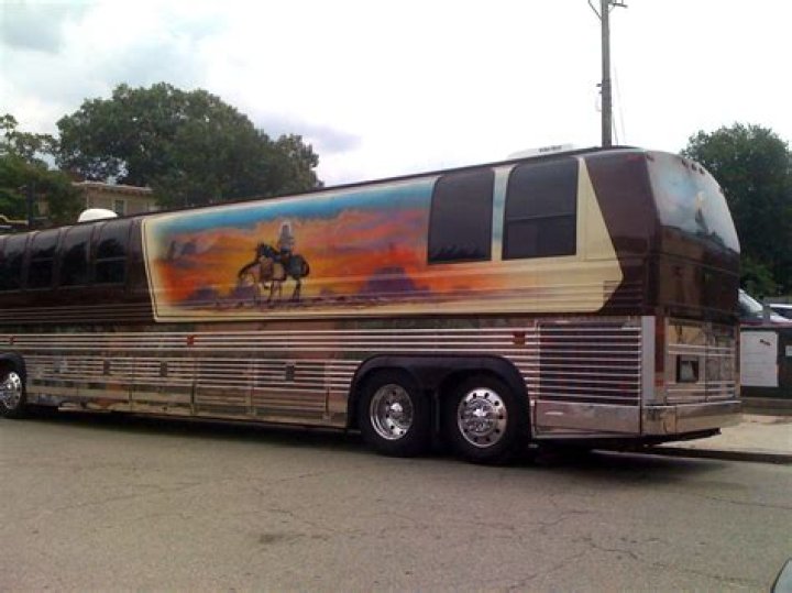 Willie Nelson's Bus: The Iconic Journey on Wheels